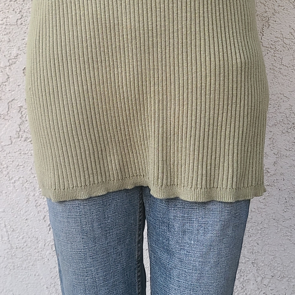 Green Ribbed Sweater - Picture 4 of 9